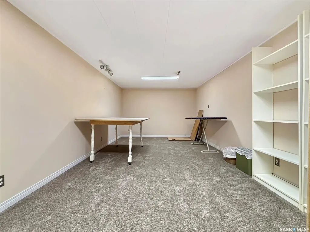 102 105th Street W Saskatoon SK S7N 1N1