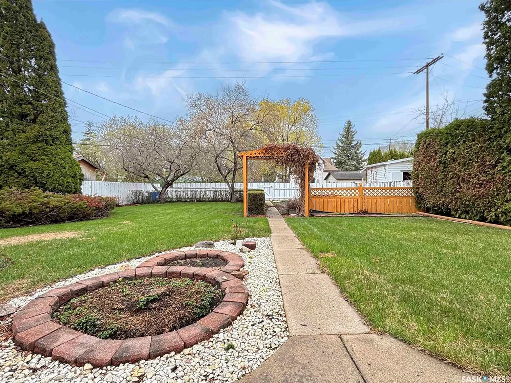 102 105th Street W Saskatoon SK S7N 1N1