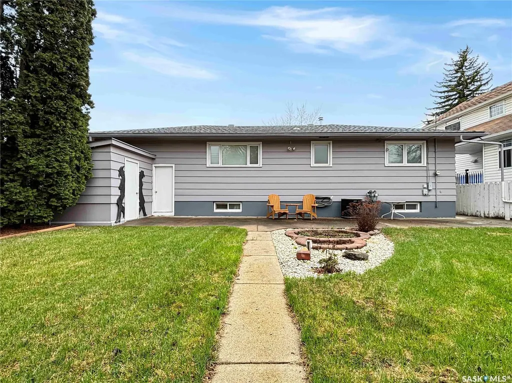 102 105th Street W Saskatoon SK S7N 1N1