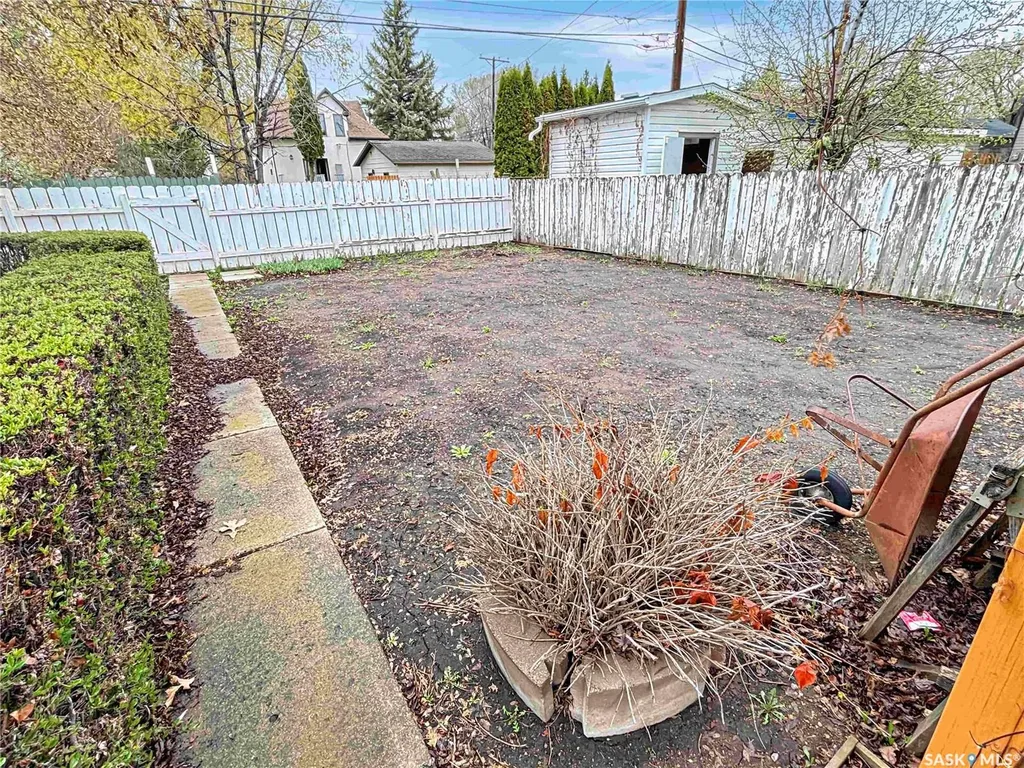 102 105th Street W Saskatoon SK S7N 1N1