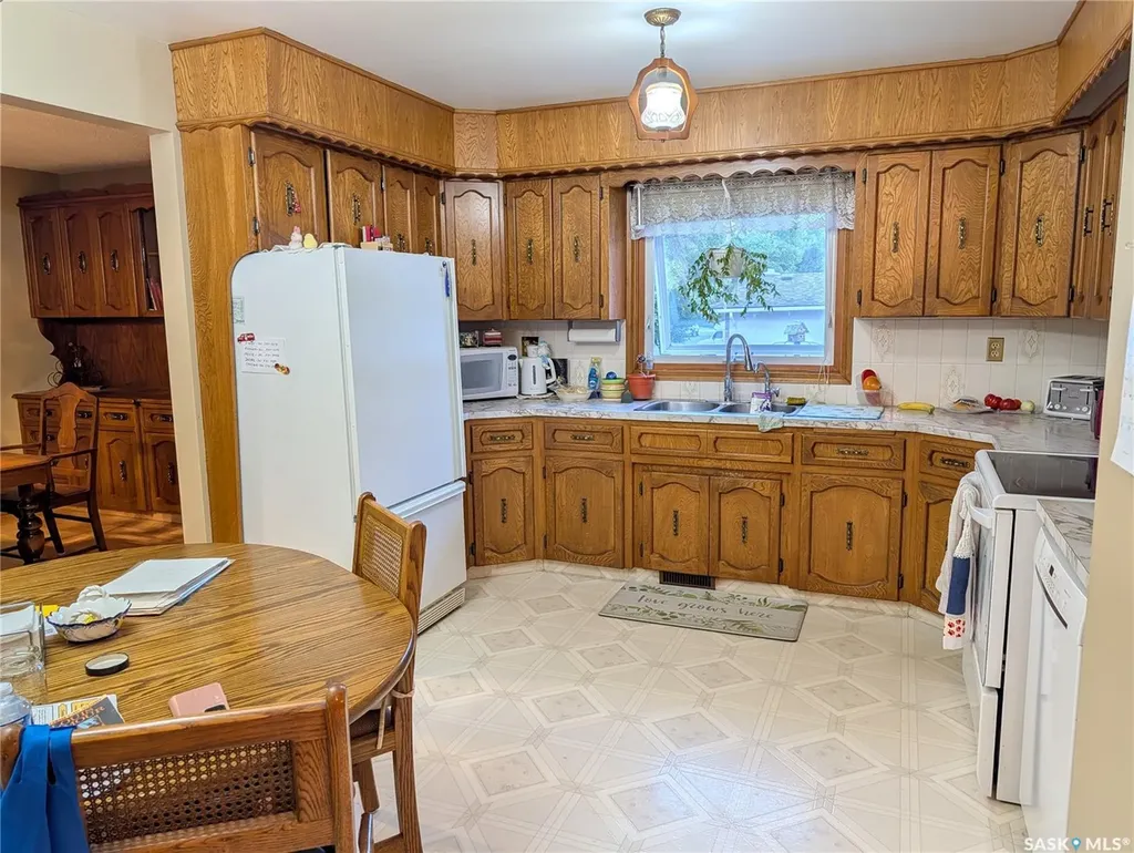 215 Dalgliesh Drive Regina SK S4R 7Z6