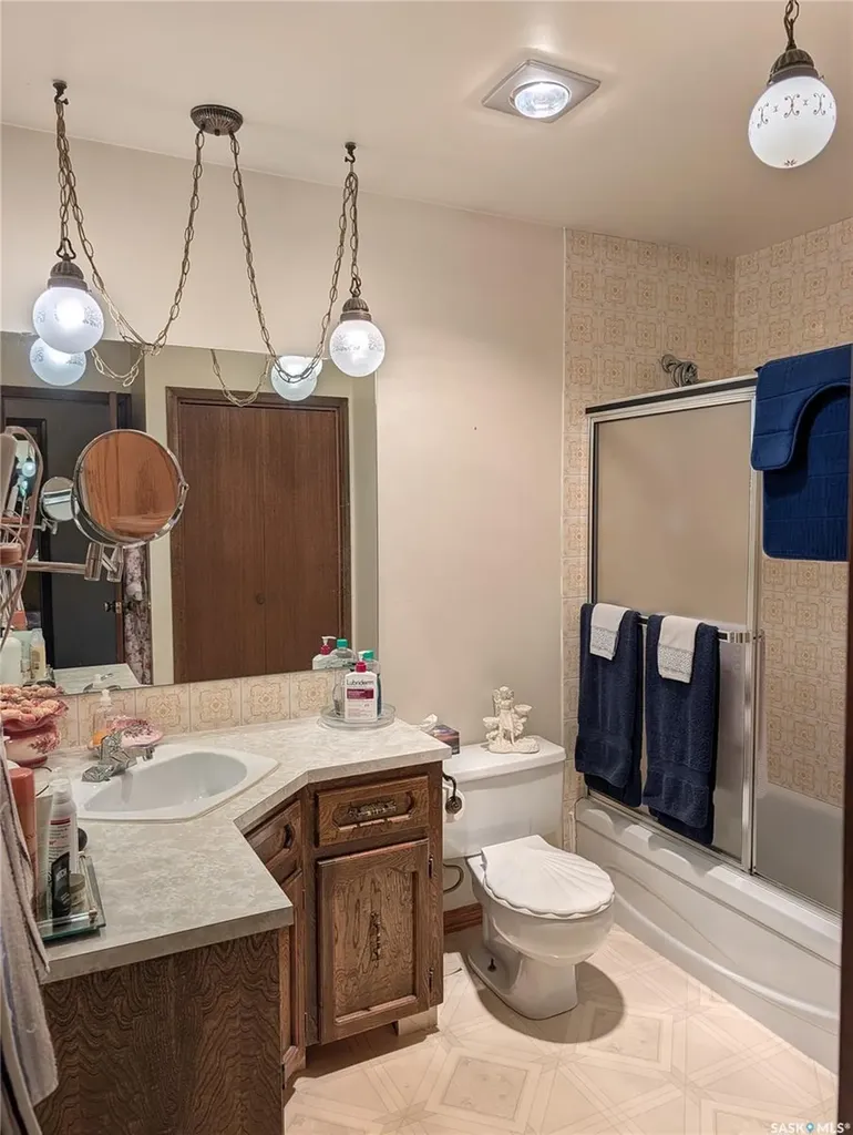 215 Dalgliesh Drive Regina SK S4R 7Z6