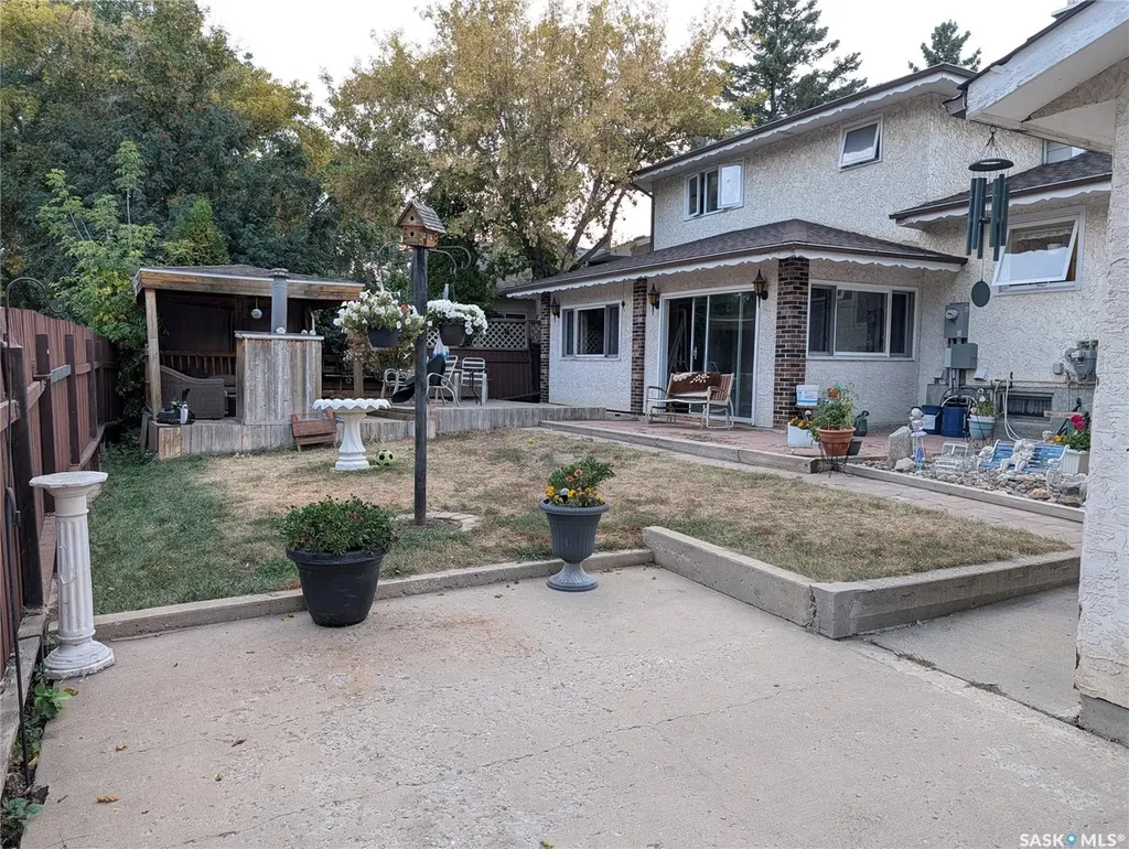 215 Dalgliesh Drive Regina SK S4R 7Z6
