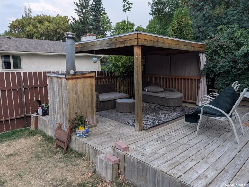 215 Dalgliesh Drive Regina SK S4R 7Z6