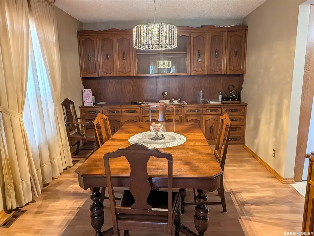 215 Dalgliesh Drive Regina SK S4R 7Z6