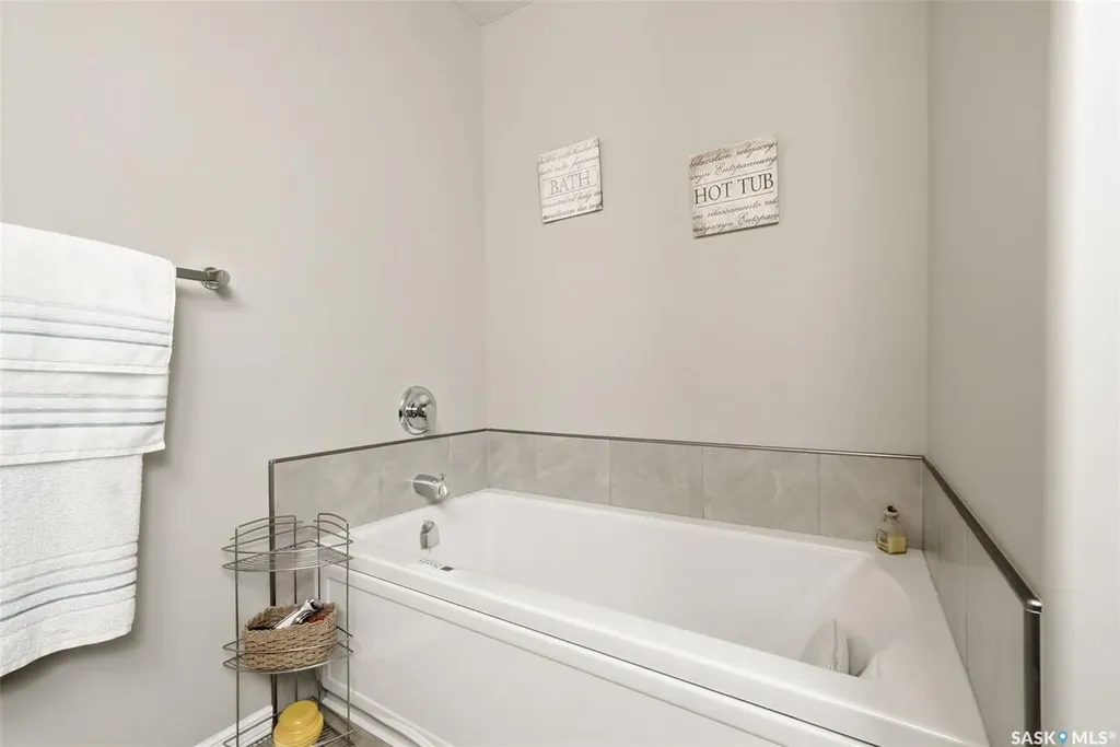 6902 Maple Vista Drive Regina SK S4X 0J8
