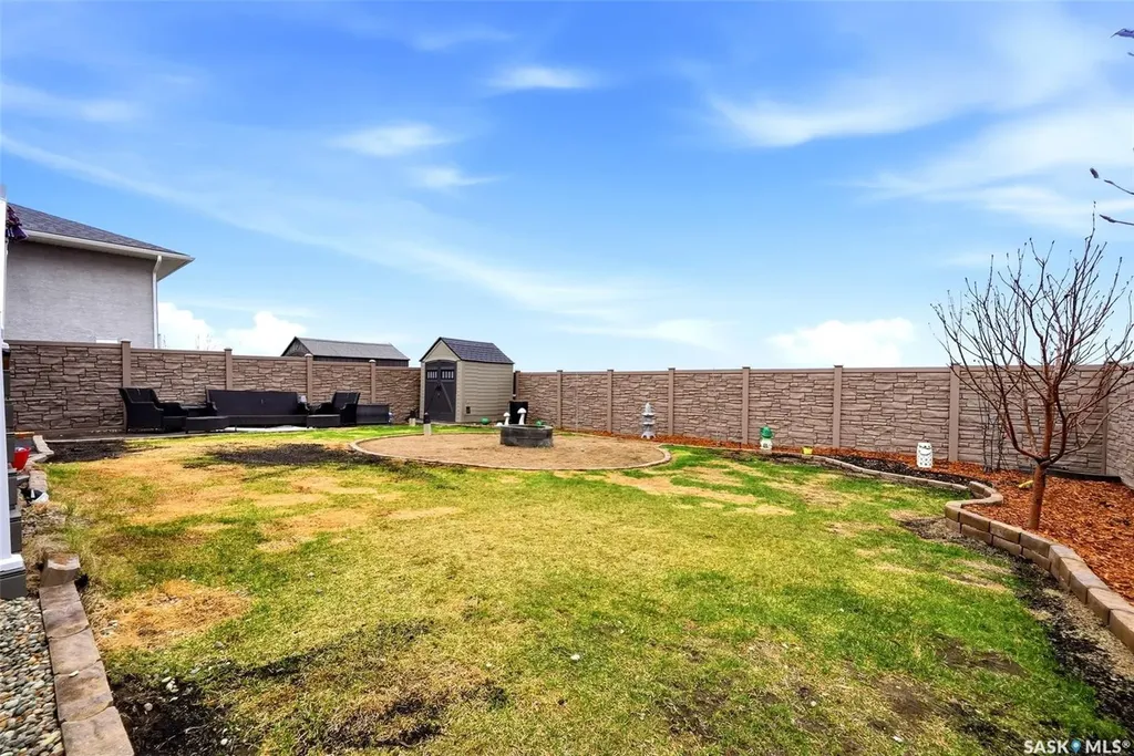 6902 Maple Vista Drive Regina SK S4X 0J8