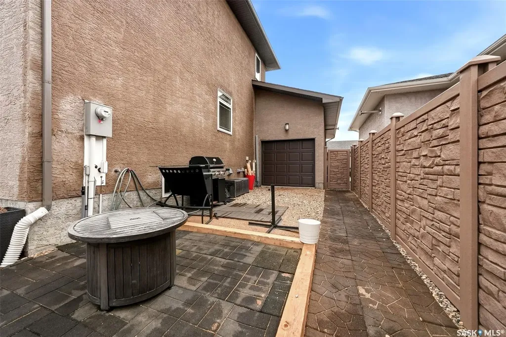 6902 Maple Vista Drive Regina SK S4X 0J8
