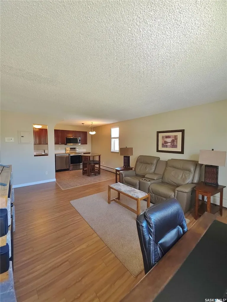 1223 7th Avenue N Saskatoon SK S7K 2W1