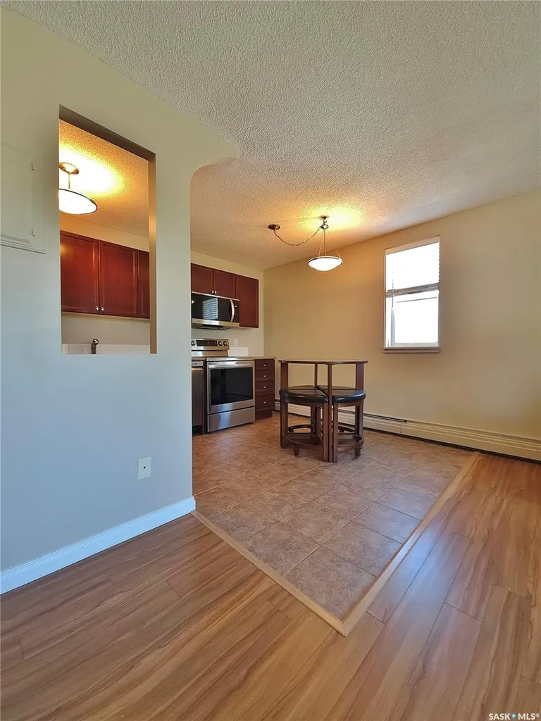1223 7th Avenue N Saskatoon SK S7K 2W1