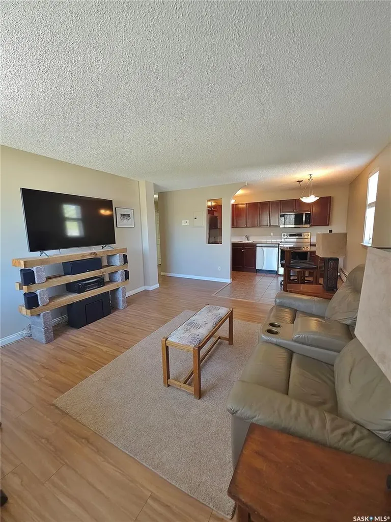 1223 7th Avenue N Saskatoon SK S7K 2W1