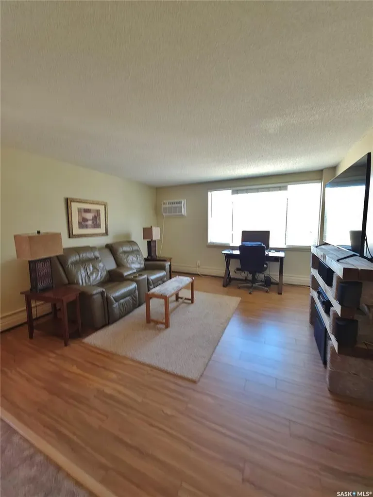 1223 7th Avenue N Saskatoon SK S7K 2W1