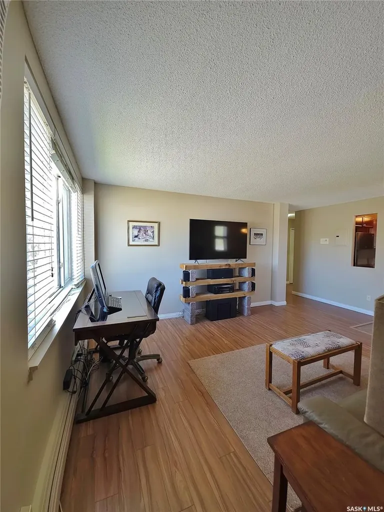 1223 7th Avenue N Saskatoon SK S7K 2W1