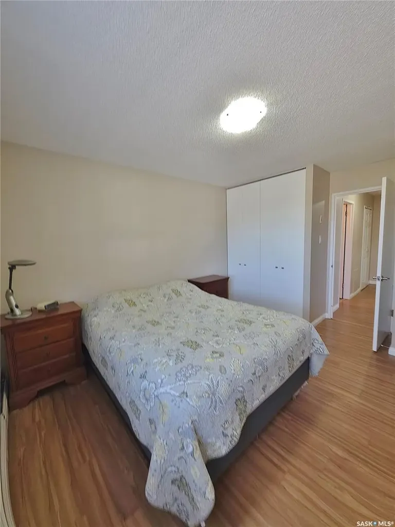 1223 7th Avenue N Saskatoon SK S7K 2W1