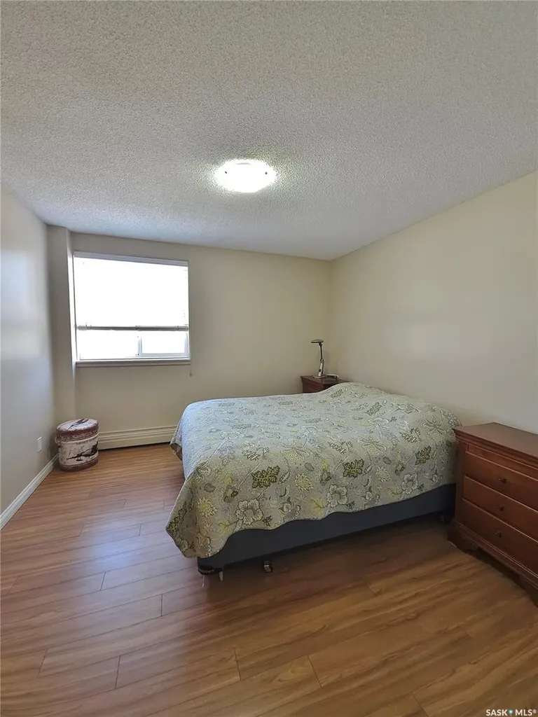 1223 7th Avenue N Saskatoon SK S7K 2W1