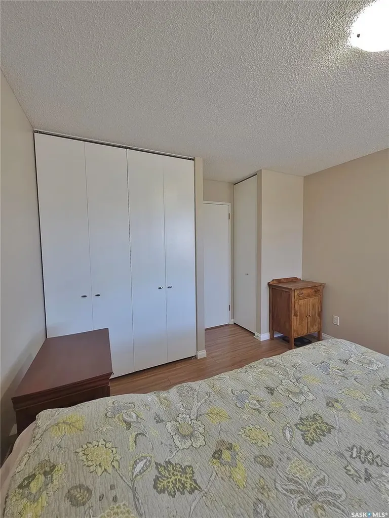 1223 7th Avenue N Saskatoon SK S7K 2W1