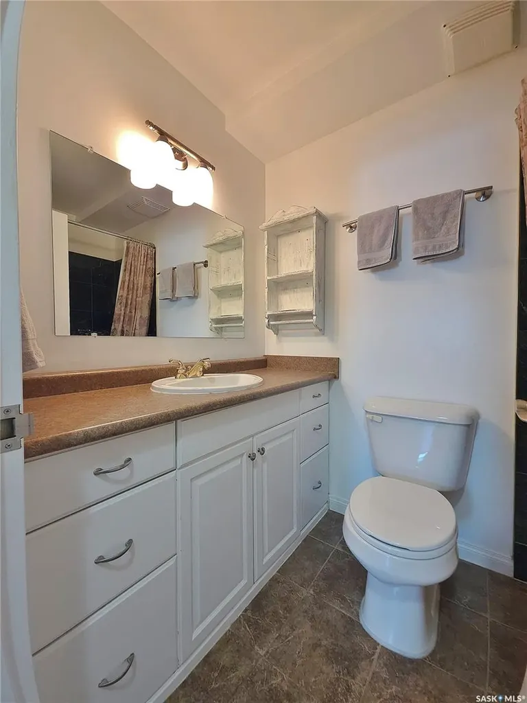 1223 7th Avenue N Saskatoon SK S7K 2W1