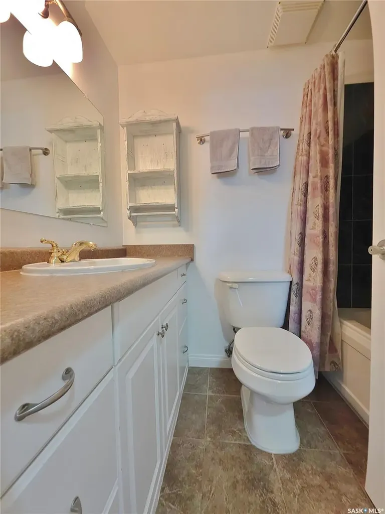 1223 7th Avenue N Saskatoon SK S7K 2W1