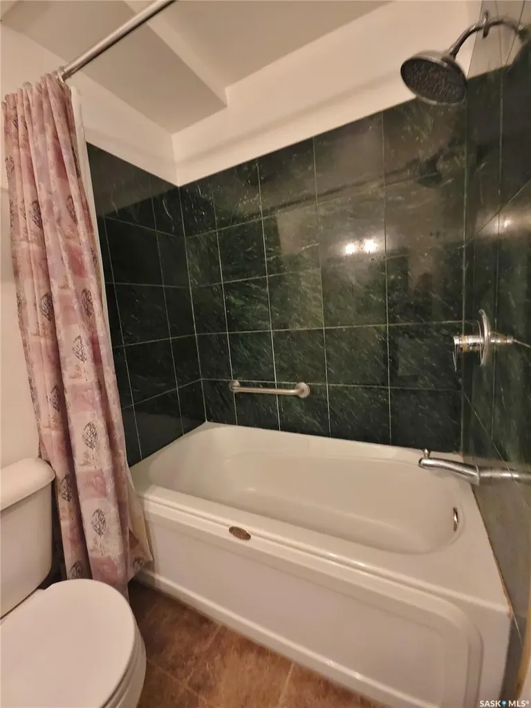1223 7th Avenue N Saskatoon SK S7K 2W1
