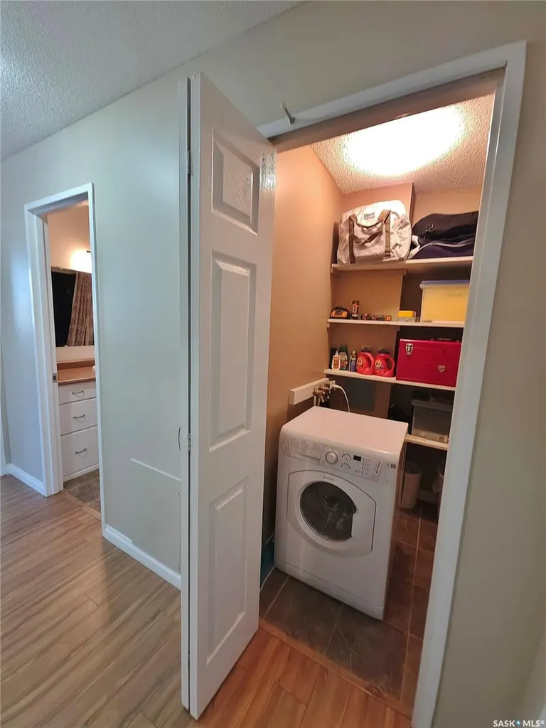 1223 7th Avenue N Saskatoon SK S7K 2W1