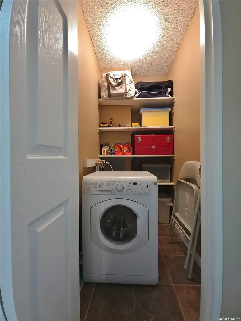 1223 7th Avenue N Saskatoon SK S7K 2W1