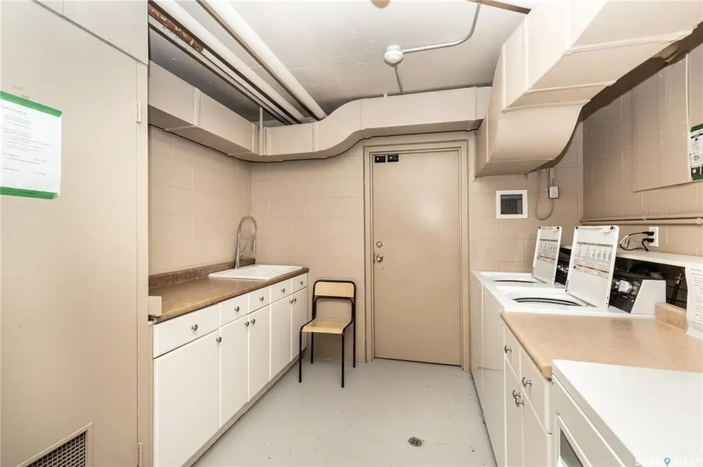 1223 7th Avenue N Saskatoon SK S7K 2W1