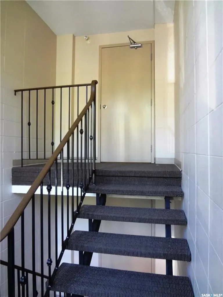 1223 7th Avenue N Saskatoon SK S7K 2W1