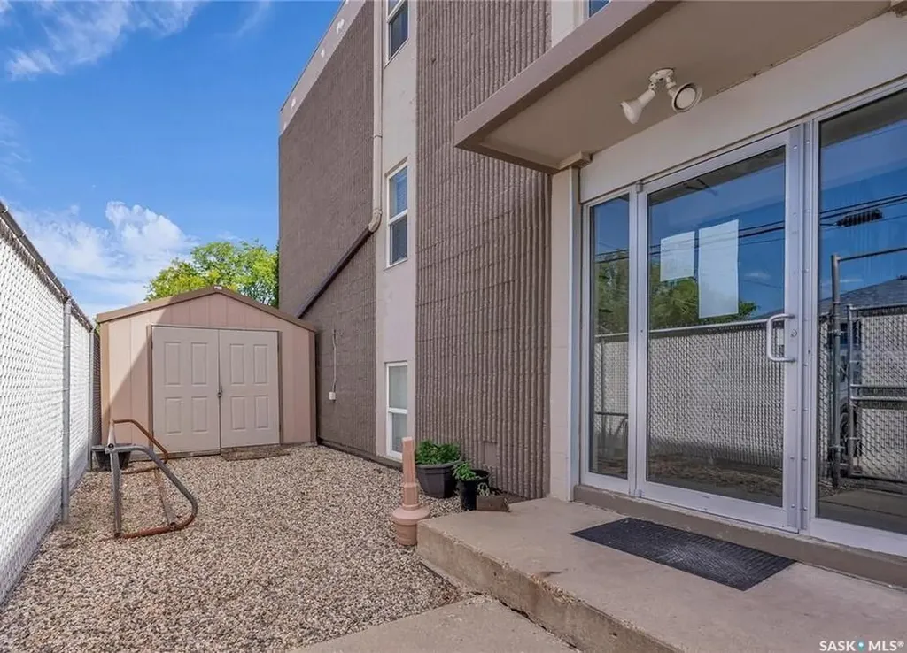 1223 7th Avenue N Saskatoon SK S7K 2W1
