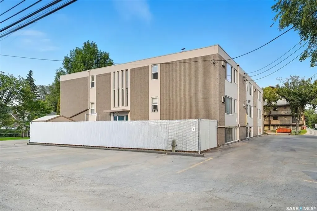 1223 7th Avenue N Saskatoon SK S7K 2W1