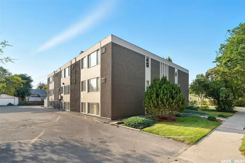 1223 7th Avenue N Saskatoon SK S7K 2W1