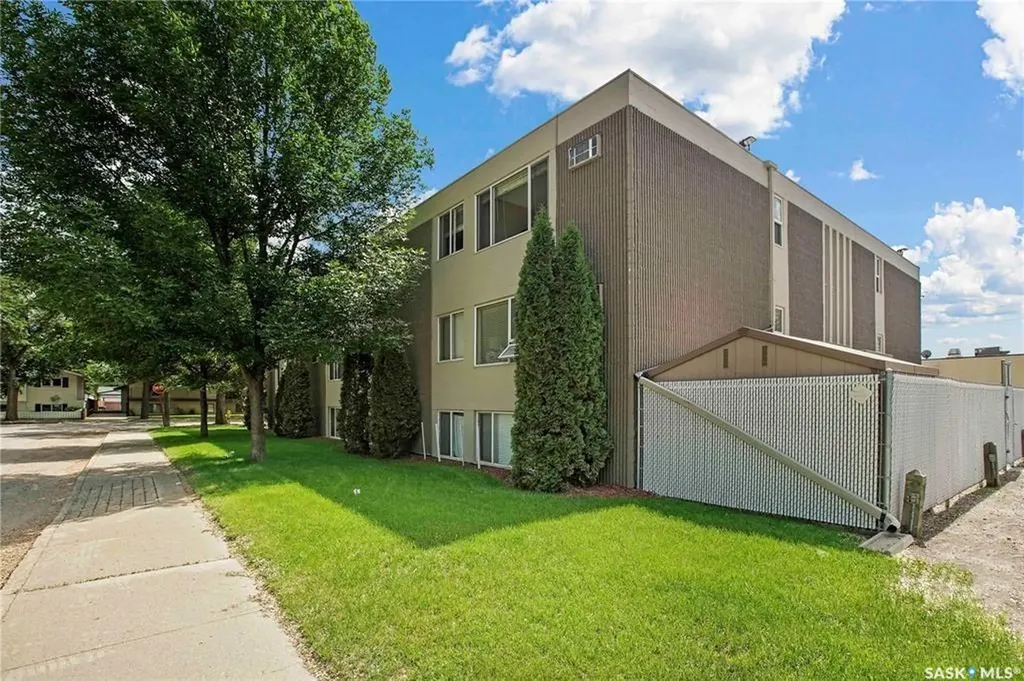 1223 7th Avenue N Saskatoon SK S7K 2W1