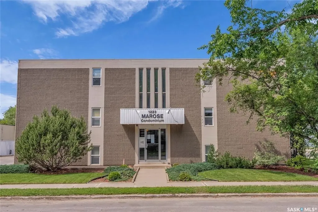 1223 7th Avenue N Saskatoon SK S7K 2W1