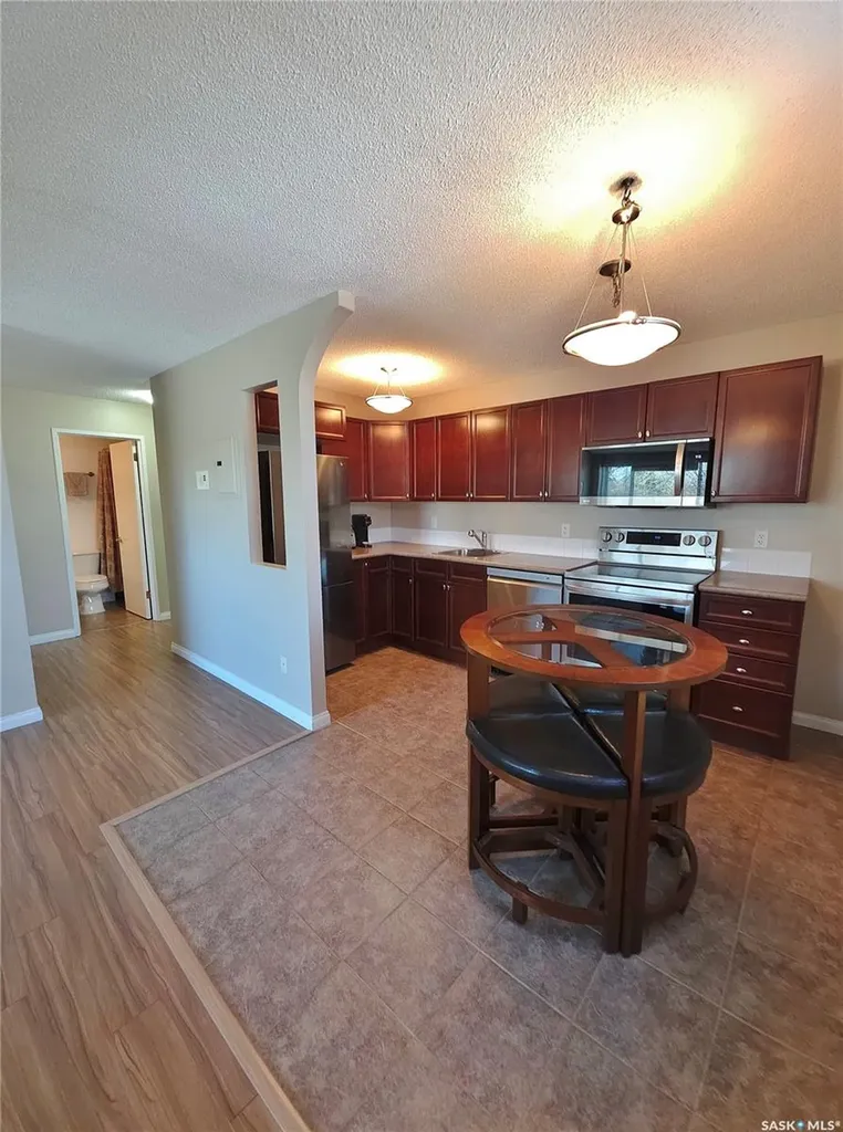 1223 7th Avenue N Saskatoon SK S7K 2W1