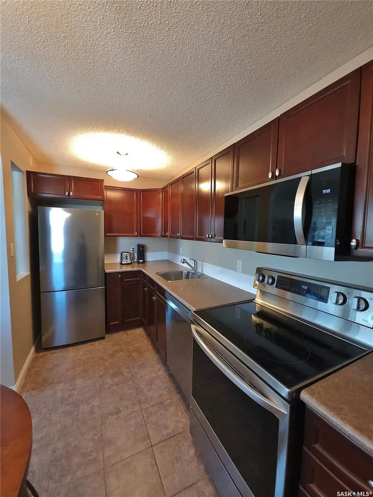 1223 7th Avenue N Saskatoon SK S7K 2W1