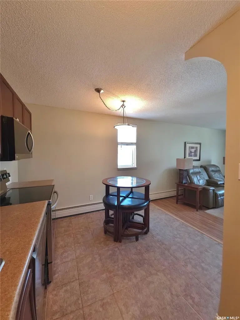 1223 7th Avenue N Saskatoon SK S7K 2W1