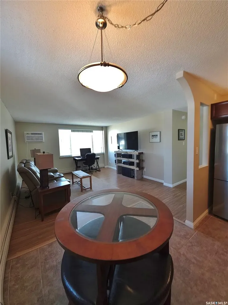 1223 7th Avenue N Saskatoon SK S7K 2W1