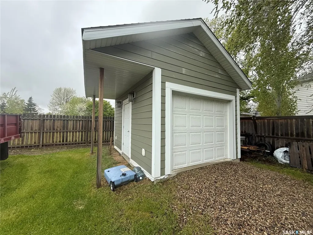 787 Hartney Avenue Weyburn SK S4H 1H7
