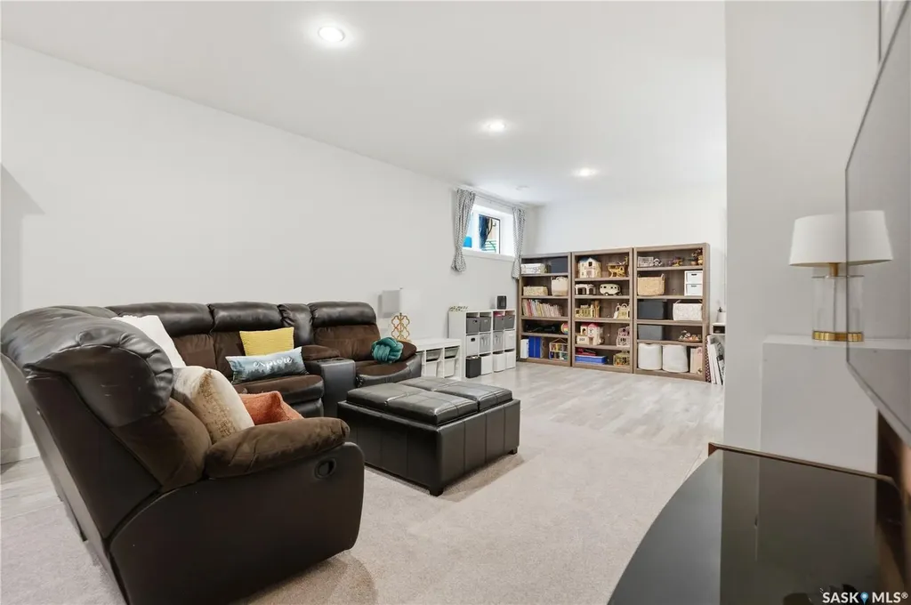 431 Eaton Lane Saskatoon SK S7V 0H5