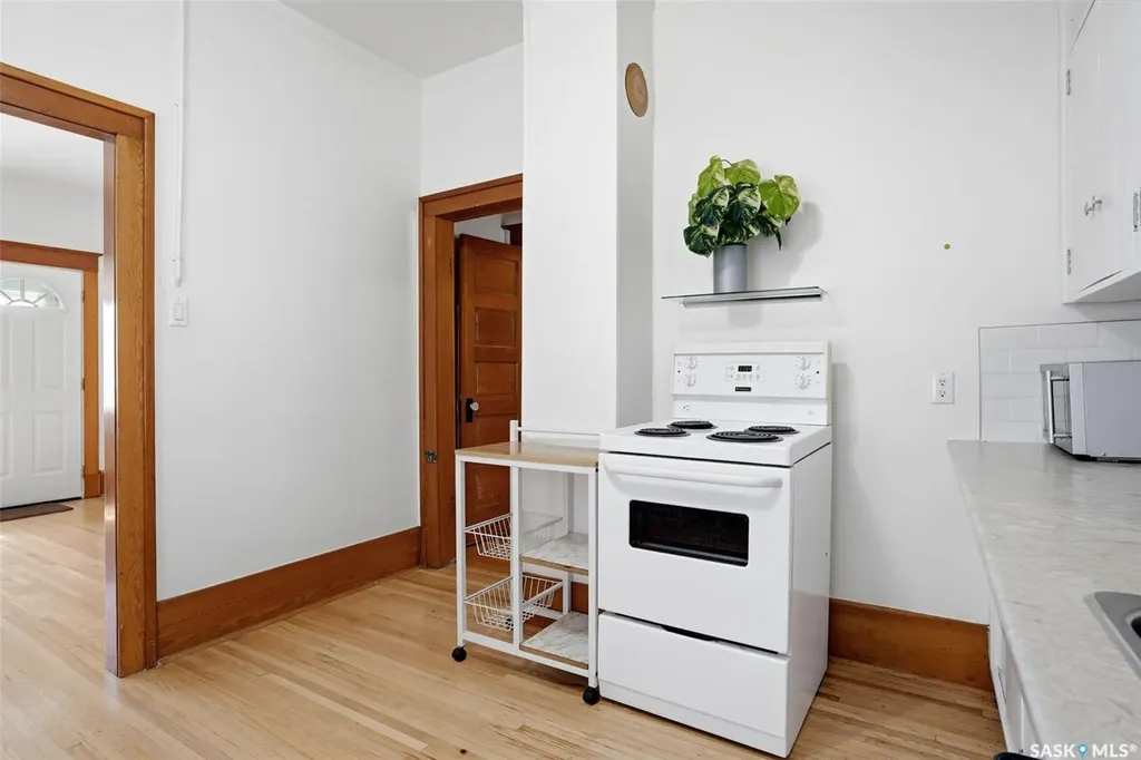 1206 Victoria Avenue Regina SK S4P 0N9