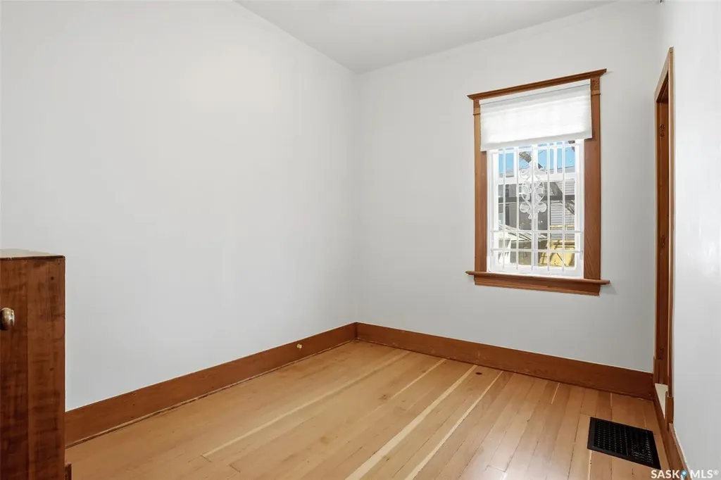 1206 Victoria Avenue Regina SK S4P 0N9