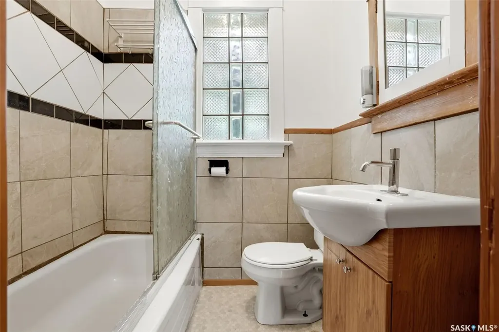 1206 Victoria Avenue Regina SK S4P 0N9