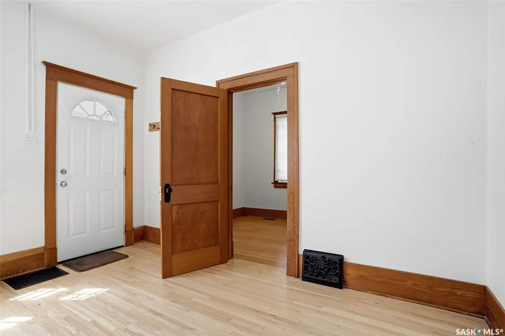 1206 Victoria Avenue Regina SK S4P 0N9