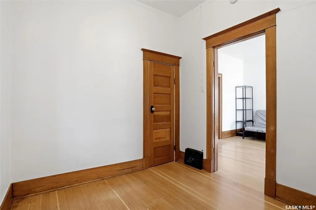 1206 Victoria Avenue Regina SK S4P 0N9