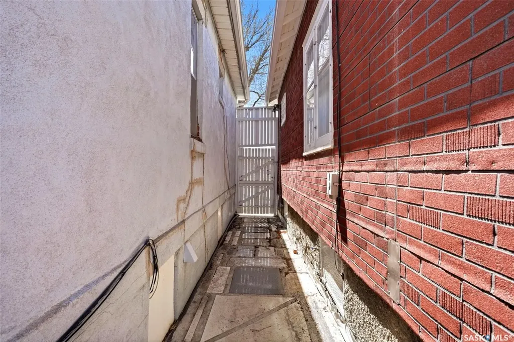 1206 Victoria Avenue Regina SK S4P 0N9