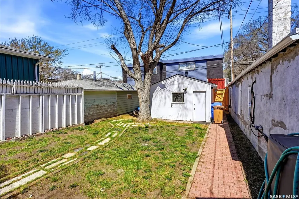 1206 Victoria Avenue Regina SK S4P 0N9