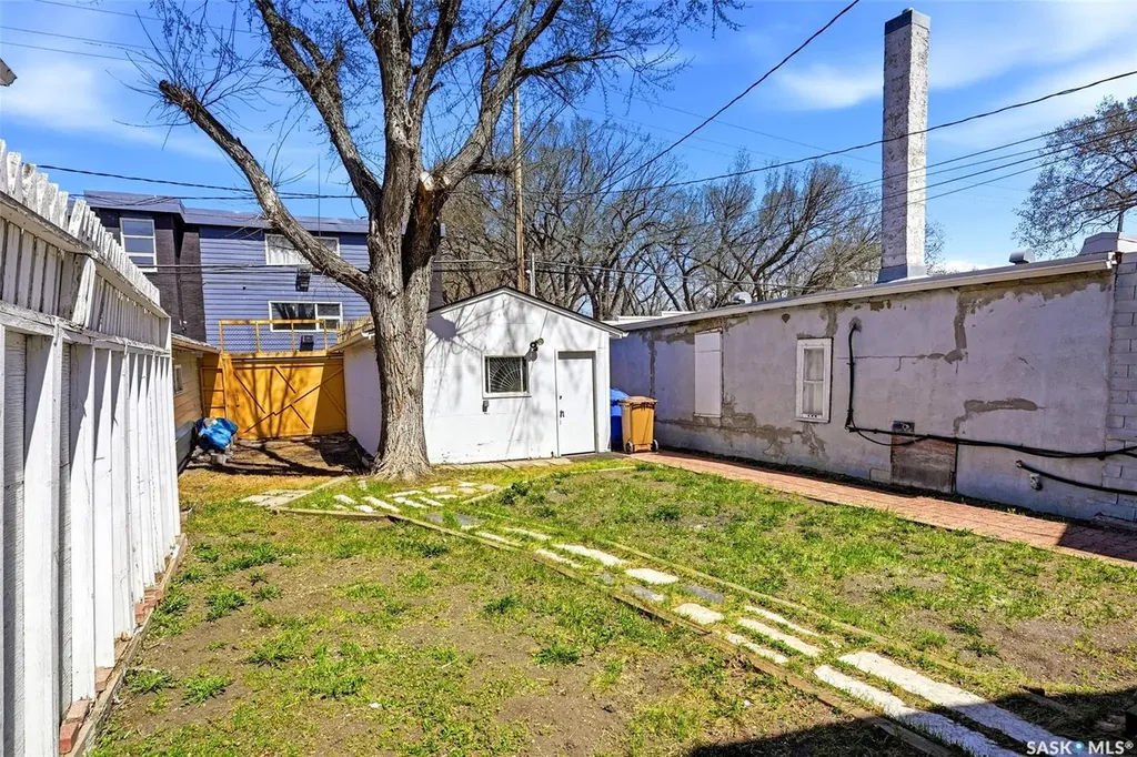 1206 Victoria Avenue Regina SK S4P 0N9
