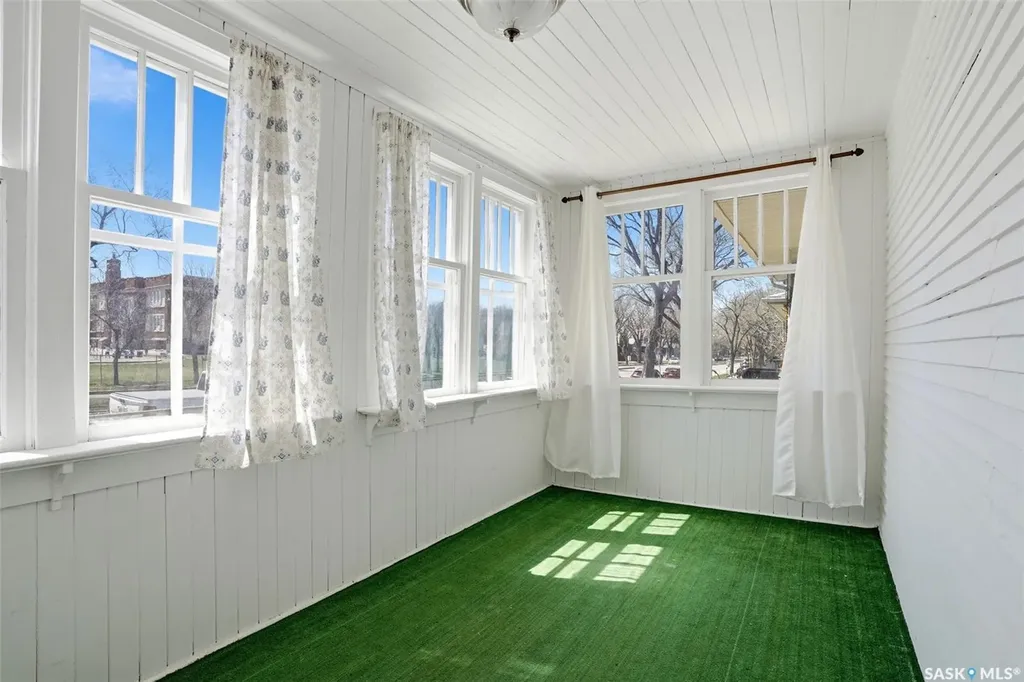 1206 Victoria Avenue Regina SK S4P 0N9