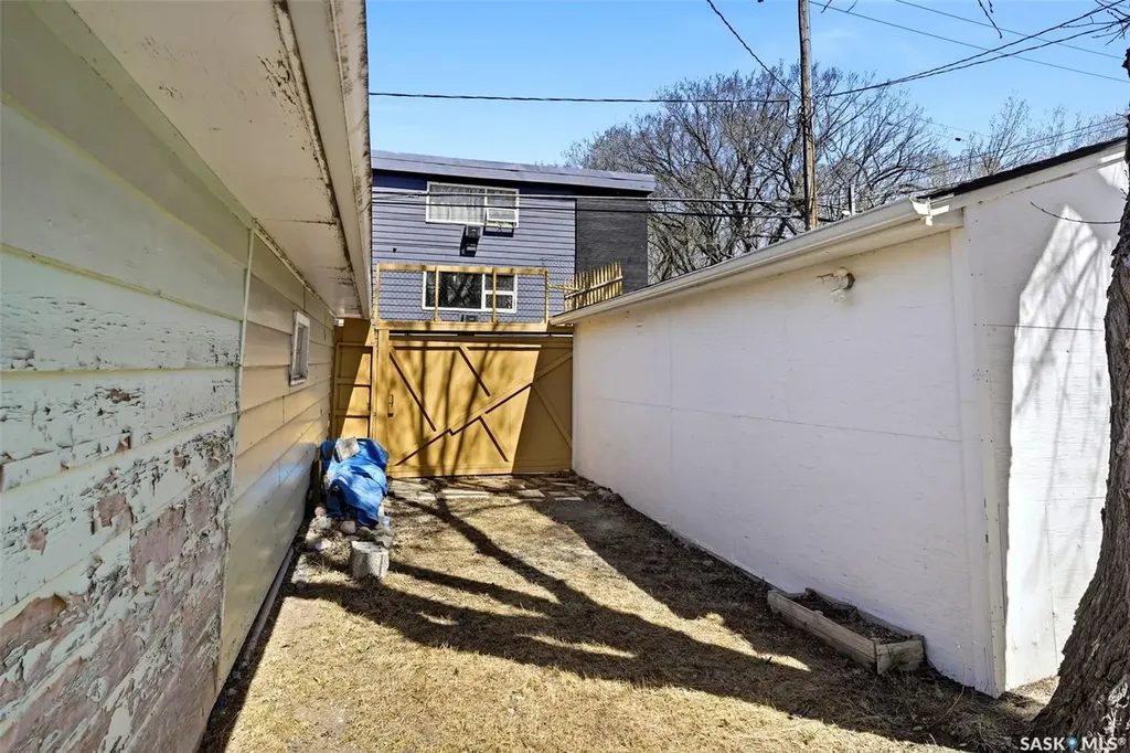 1206 Victoria Avenue Regina SK S4P 0N9