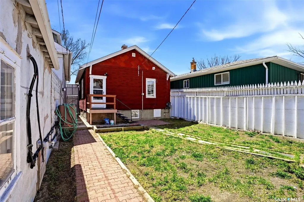1206 Victoria Avenue Regina SK S4P 0N9