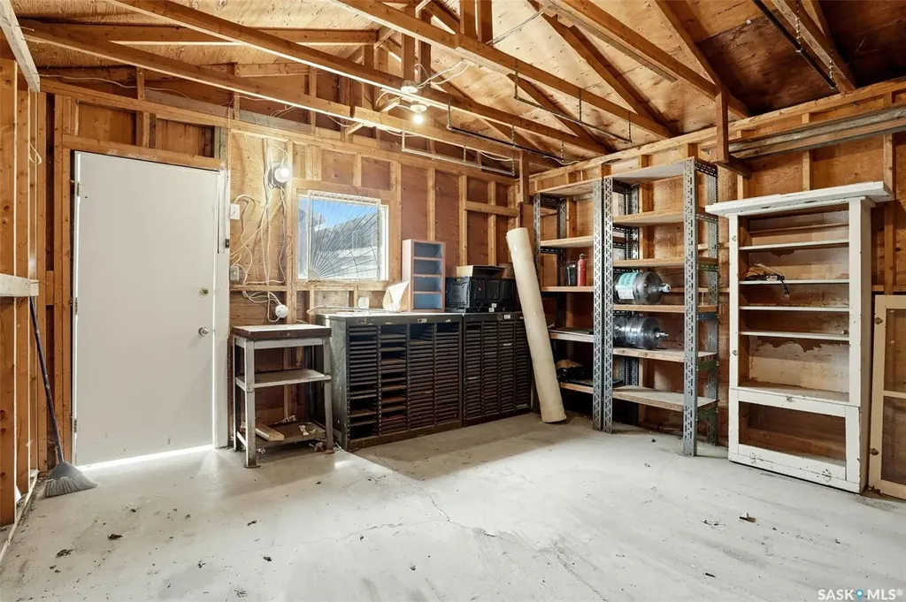 1206 Victoria Avenue Regina SK S4P 0N9